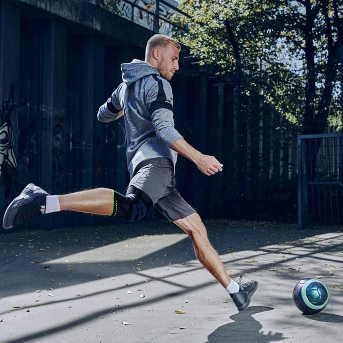 Bauerfeind Sports Knee Support - Knee Brace for Pain Relief and Stabilization - Patellar Knee Pad for Enhanced Support - Targeted Compression - Lightweight & Durable