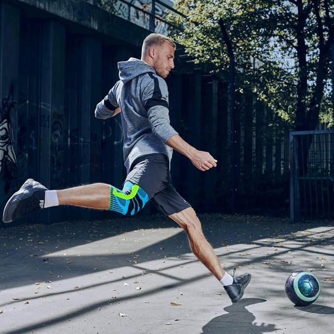 Bauerfeind Sports Knee Support - Knee Brace for Pain Relief and Stabilization - Patellar Knee Pad for Enhanced Support - Targeted Compression - Lightweight & Durable