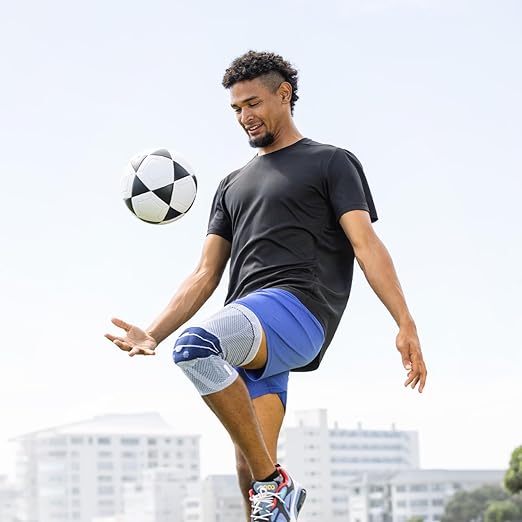 Bauerfeind - GenuTrain - Knee Brace - Targeted Support for Pain Relief and Stabilization of The Knee, Provides Relief of Weak, Swollen, and Injured Knees- Size 6 - Color Black